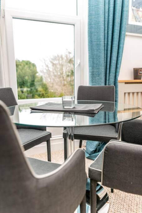 Apartment * Popular * Stunning Quiet By The Sea Torquay