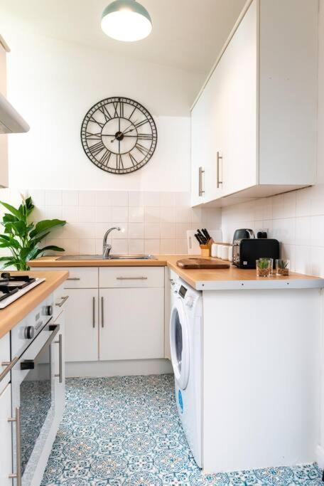 * Popular * Stunning Quiet By The Sea Apartment